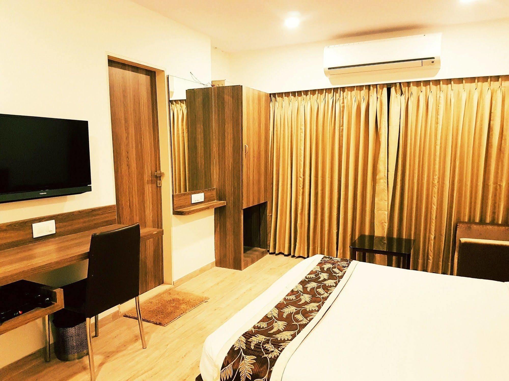 Hotel Atlantic Mumbai Exterior photo